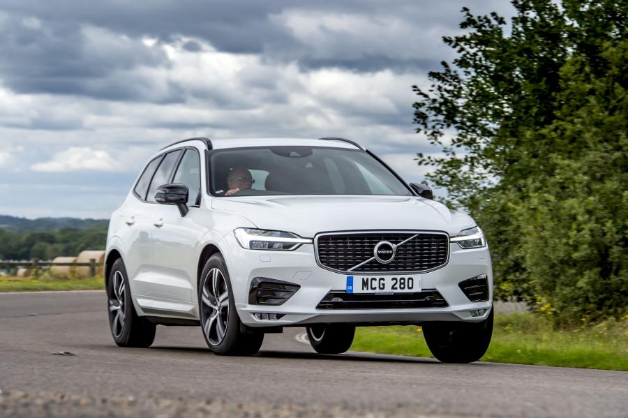  Volvo XC60 B4 R-Design 2019 года  (UK) (фото 22 из 26)